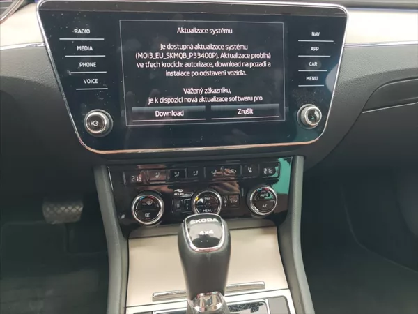 Škoda Superb 2,0 TDI 147 4x4 L&K DSG - foto 9