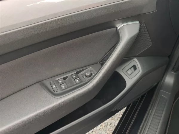 Volkswagen Passat 2,0 TDI 110 Business - foto 10
