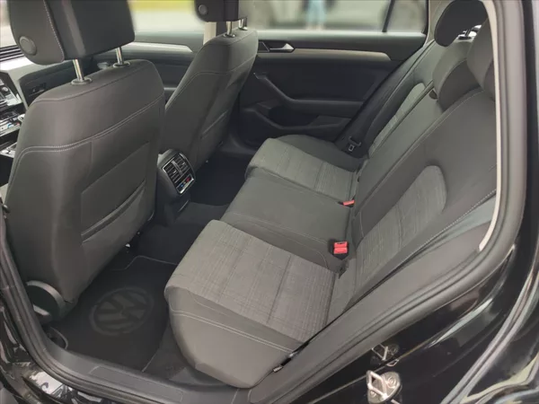 Volkswagen Passat 2,0 TDI 110 Business - foto 7