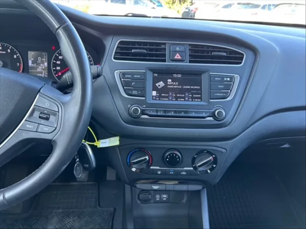 Hyundai i20 1,3 i Comfort - foto 10