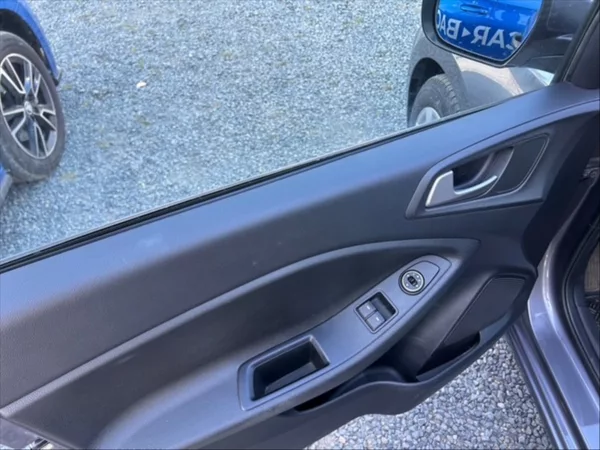 Hyundai i20 1,3 i Comfort - foto 11