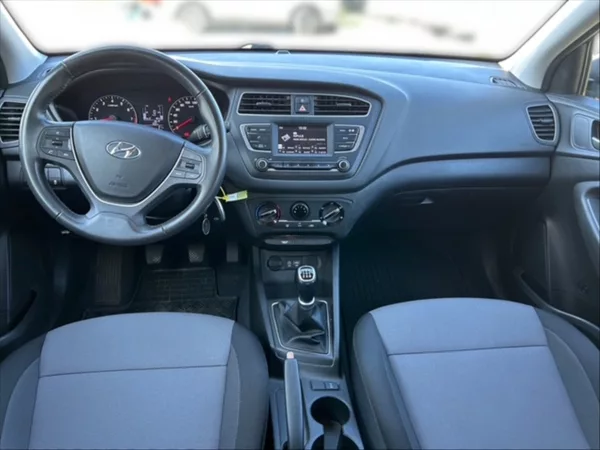 Hyundai i20 1,3 i Comfort - foto 9