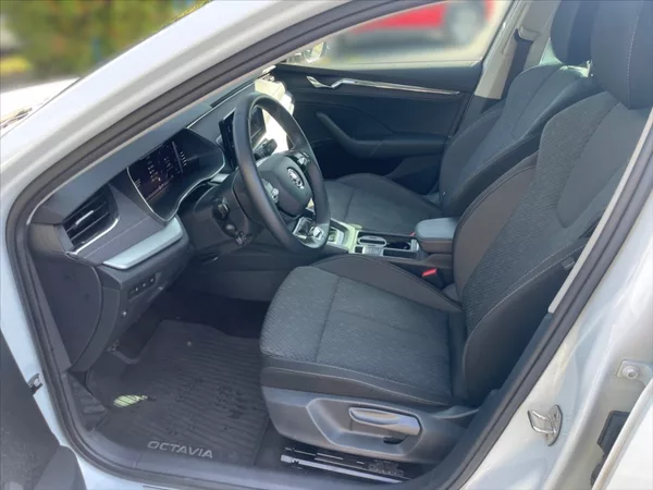 Škoda Octavia 2,0 TDI 85 Style - foto 7