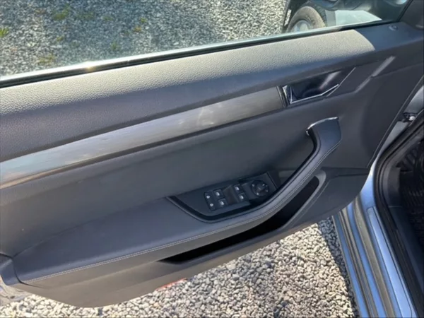 Škoda Superb 2,0 TDI 110 Style AT - foto 11