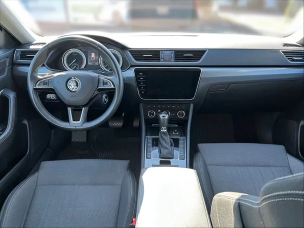 Škoda Superb 2,0 TDI 110 Style AT - foto 9