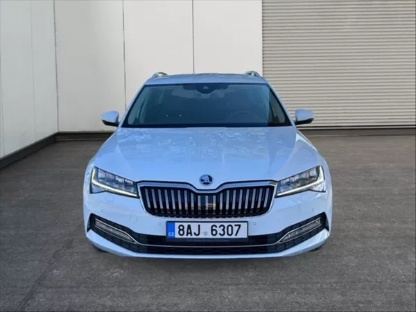 Škoda Superb 2,0 TSI 140 Style AT - foto 2