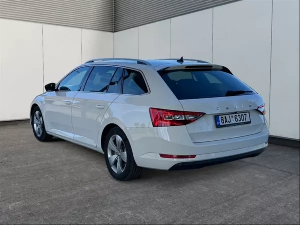 Škoda Superb 2,0 TSI 140 Style AT - foto 4