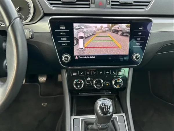 Škoda Superb 2,0 TDI 110 Style - foto 10