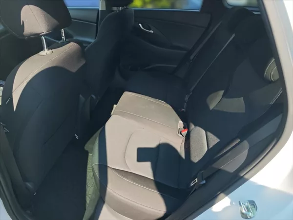 Hyundai i30 1,6 CRDi Smart AT - foto 7