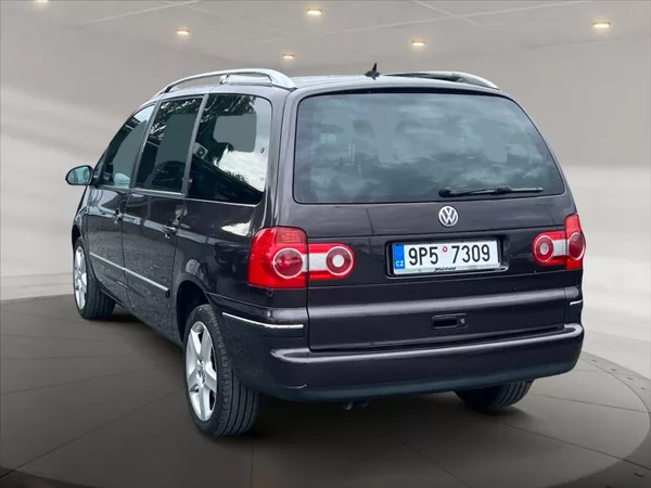 Volkswagen Sharan 2,8 i V6 150kW Highline - foto 4