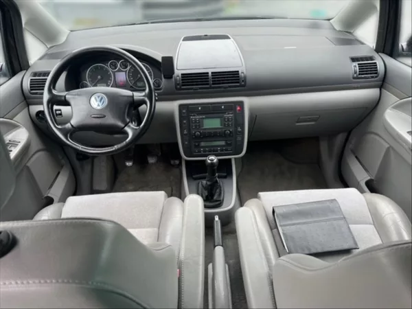 Volkswagen Sharan 2,8 i V6 150kW Highline - foto 9