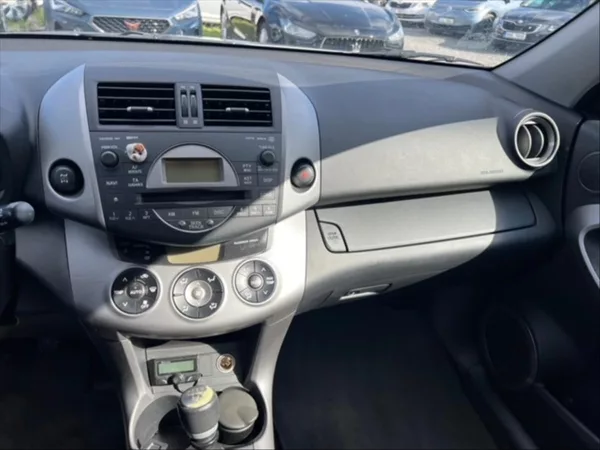 Toyota RAV4 2,2 D-CAT 180 Sol 4x4 - foto 10