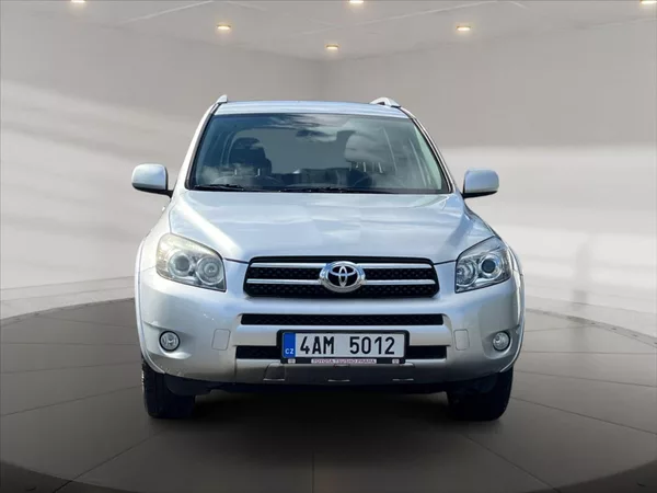 Toyota RAV4 2,2 D-CAT 180 Sol 4x4 - foto 2