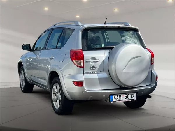 Toyota RAV4 2,2 D-CAT 180 Sol 4x4 - foto 4