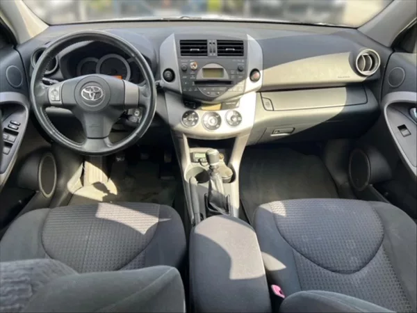Toyota RAV4 2,2 D-CAT 180 Sol 4x4 - foto 9
