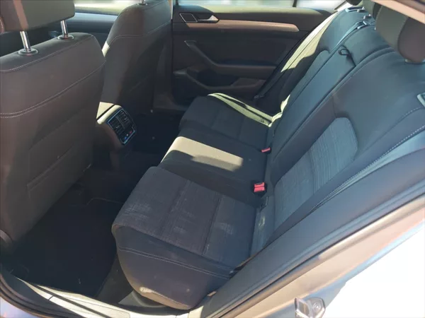 Volkswagen Passat 2,0 TDI 110 Business - foto 7