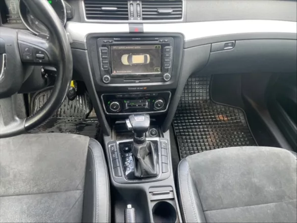 Škoda Superb 2,0 TDI Elegance 4x4 DSG - foto 10