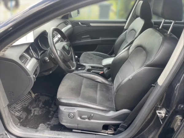 Škoda Superb 2,0 TDI Elegance 4x4 DSG - foto 7