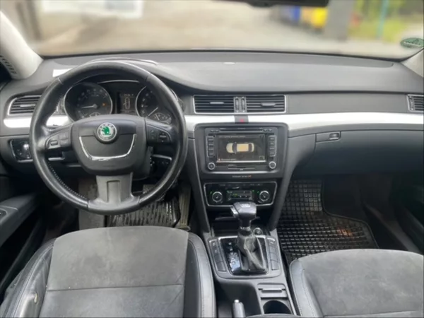 Škoda Superb 2,0 TDI Elegance 4x4 DSG - foto 9