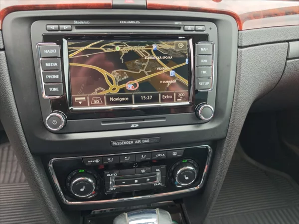 Škoda Superb 2,0 TDI Elegance 4x4 DSG - foto 2