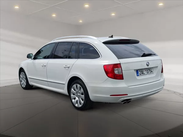 Škoda Superb 2,0 TDI Elegance 4x4 DSG - foto 6