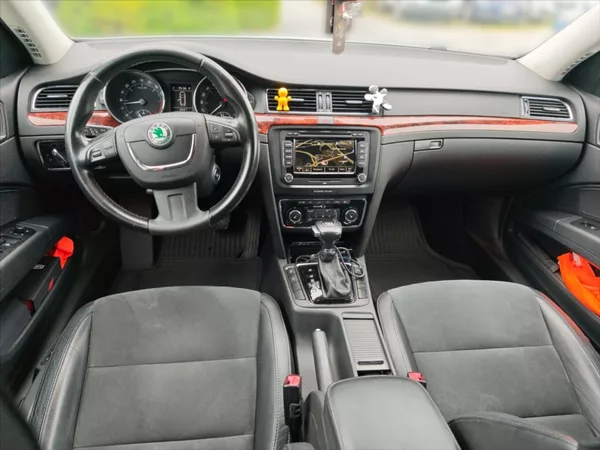 Škoda Superb 2,0 TDI Elegance 4x4 DSG - foto 9