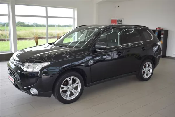 Mitsubishi Outlander 2,3 Di-D, 7-míst,4x4,kamera,TZ