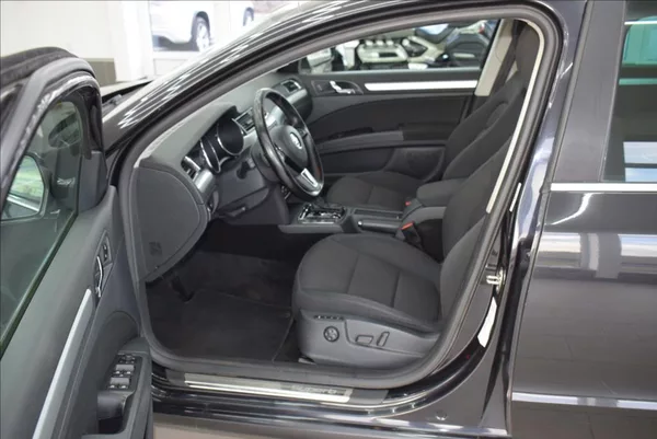 Škoda Superb 2,0 TDI, DSG,NAVI,XEN,serviska - foto 10