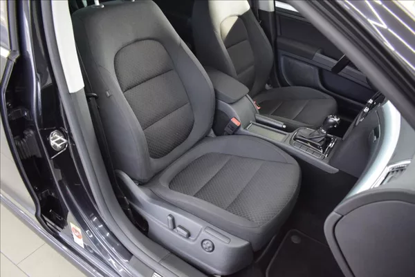 Škoda Superb 2,0 TDI, DSG,NAVI,XEN,serviska - foto 15
