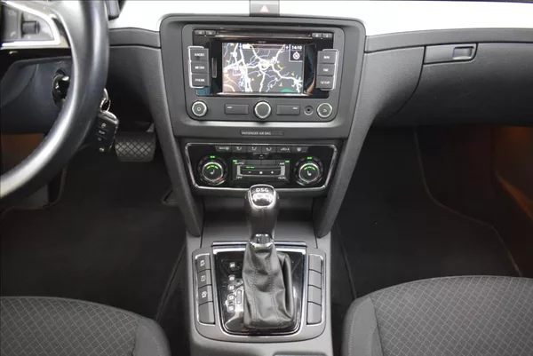 Škoda Superb 2,0 TDI, DSG,NAVI,XEN,serviska - foto 17