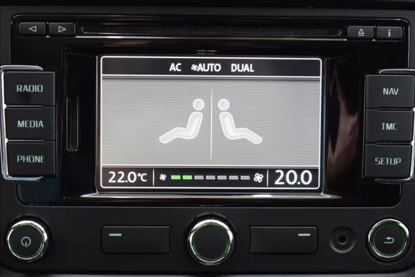 Škoda Superb 2,0 TDI, DSG,NAVI,XEN,serviska - foto 19