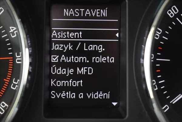 Škoda Superb 2,0 TDI, DSG,NAVI,XEN,serviska - foto 23