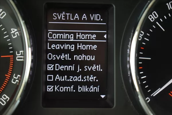 Škoda Superb 2,0 TDI, DSG,NAVI,XEN,serviska - foto 26