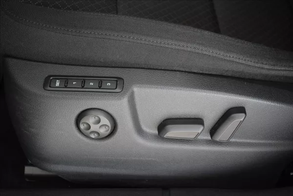 Škoda Superb 2,0 TDI, DSG,NAVI,XEN,serviska - foto 28