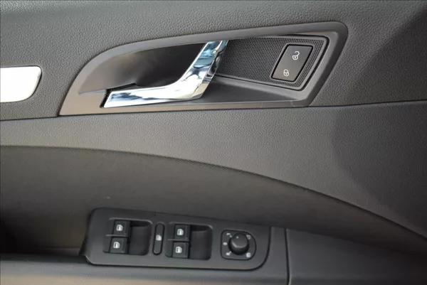 Škoda Superb 2,0 TDI, DSG,NAVI,XEN,serviska - foto 29