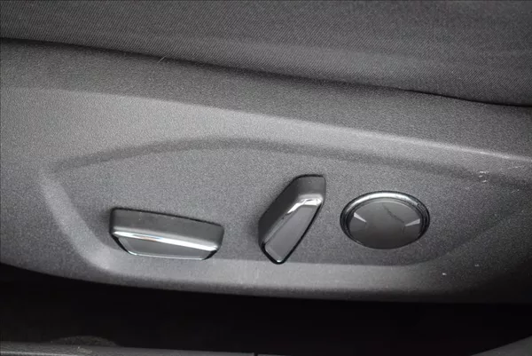 Ford Mondeo 2,0 TDCi,LED,NAVI,serviska,1.m - foto 40