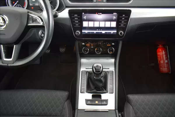 Škoda Superb 2,0 TDi,FULL LED,1.maj.,93 tkm - foto 17