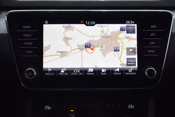 Škoda Superb 2,0 TDi,FULL LED,1.maj.,93 tkm - foto 19