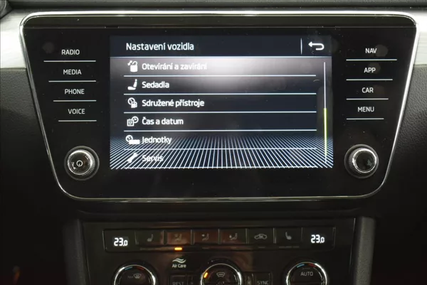 Škoda Superb 2,0 TDi,FULL LED,1.maj.,93 tkm - foto 22