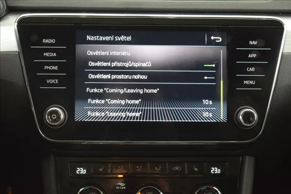 Škoda Superb 2,0 TDi,FULL LED,1.maj.,93 tkm - foto 24