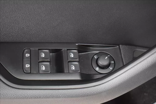 Škoda Superb 2,0 TDi,FULL LED,1.maj.,93 tkm - foto 31