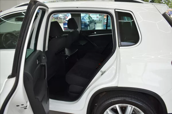 Volkswagen Tiguan 2,0 TDi, SPORT,tažné,servis, - foto 12
