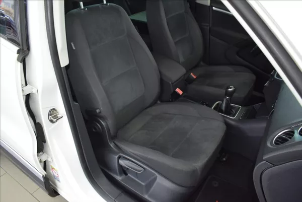 Volkswagen Tiguan 2,0 TDi, SPORT,tažné,servis, - foto 16