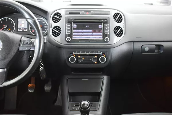 Volkswagen Tiguan 2,0 TDi, SPORT,tažné,servis, - foto 19