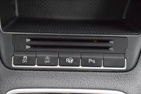 Volkswagen Tiguan 2,0 TDi, SPORT,tažné,servis, - foto 22