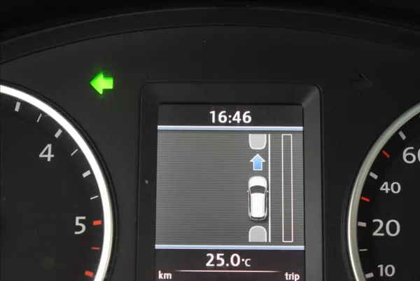 Volkswagen Tiguan 2,0 TDi, SPORT,tažné,servis, - foto 27