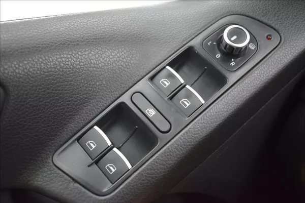 Volkswagen Tiguan 2,0 TDi, SPORT,tažné,servis, - foto 28