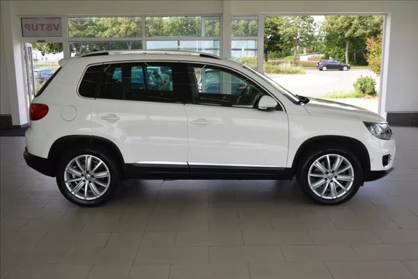 Volkswagen Tiguan 2,0 TDi, SPORT,tažné,servis, - foto 4