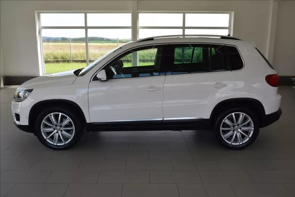 Volkswagen Tiguan 2,0 TDi, SPORT,tažné,servis, - foto 5