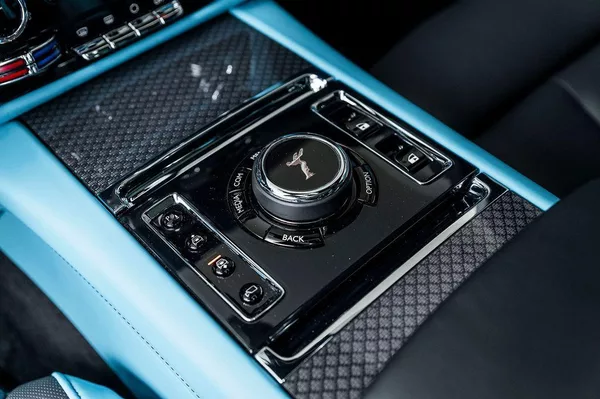 Rolls-Royce Ghost Black Badge / Skladem - foto 21